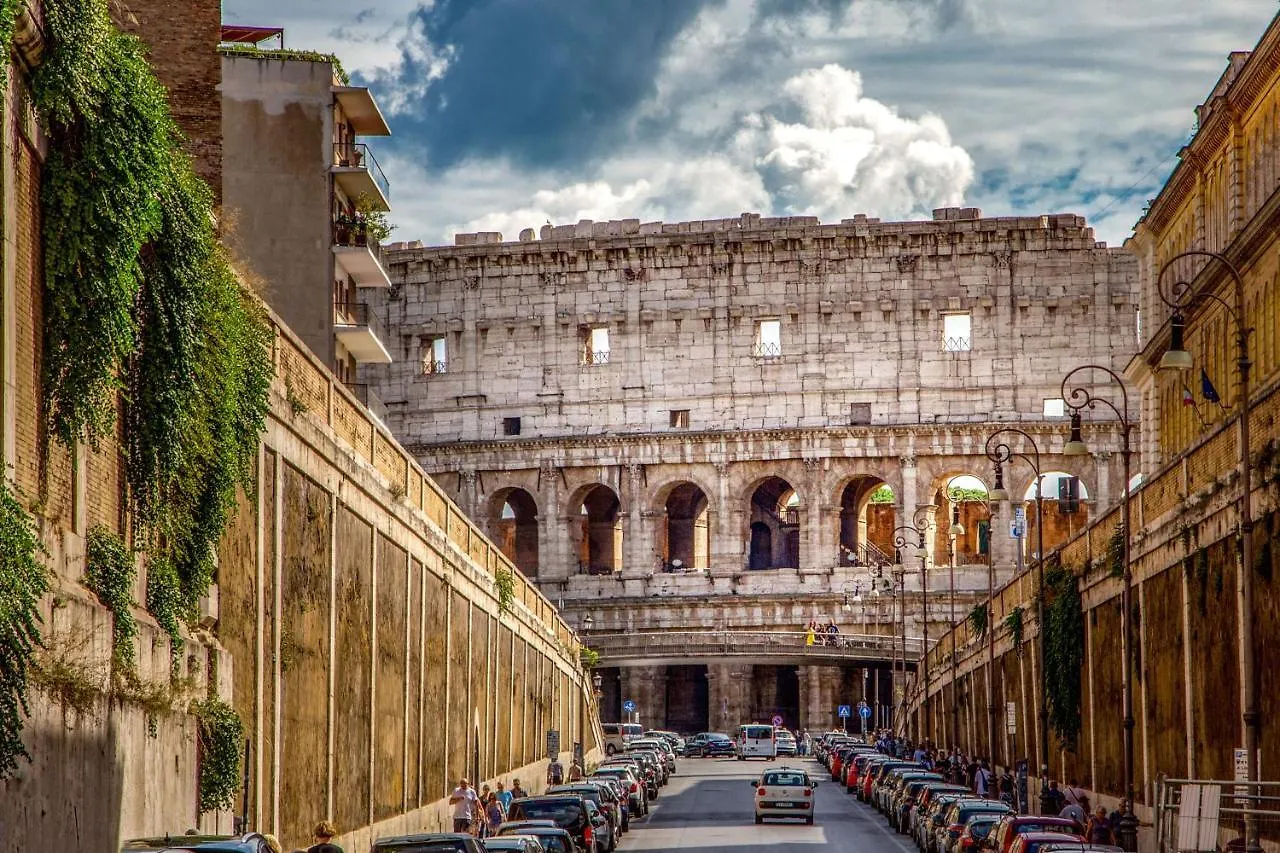 Empire Loft: In The Shadow Of Colosseo Apartment Rome Italy